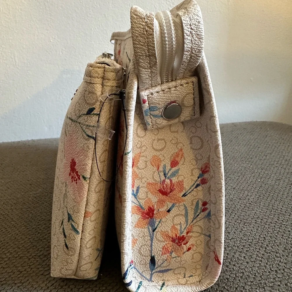 Guess 2-Piece Cosmetic Travel Essential Bags Floral Cream Women's Bag Set NEW - Picture 9 of 9
